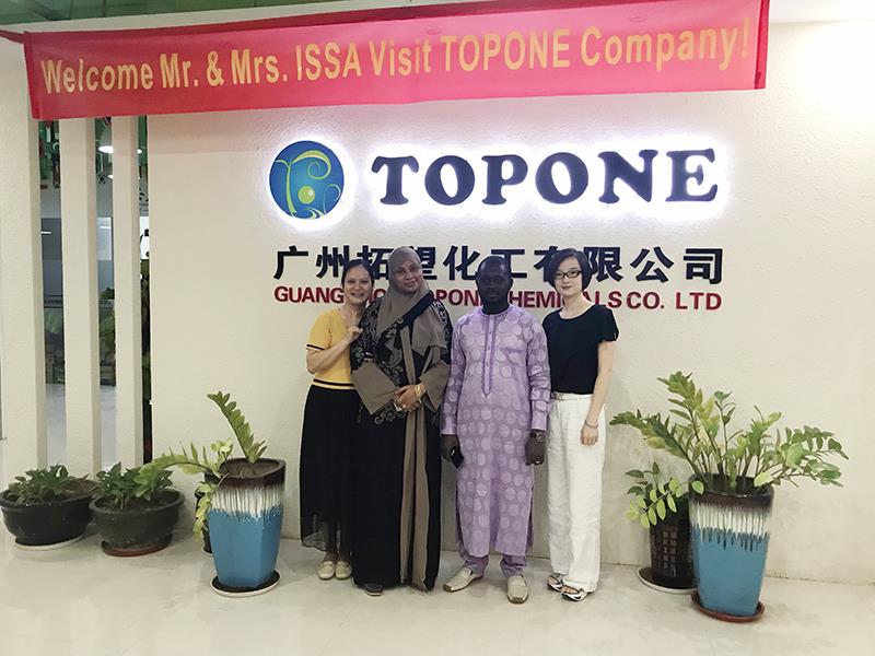 Begrüßen Sie unseren Kunden von Nigeria, um das Büro von Guangzhou Topone Company und Jinjiang Company zu besuchen.