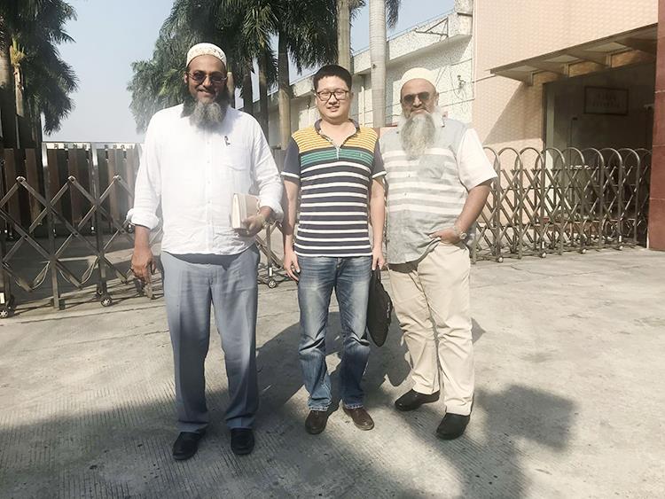 Willkommen unseren Kunden Yusuf Ezzi von Tansania, um unsere Fabrik zu besuchen.